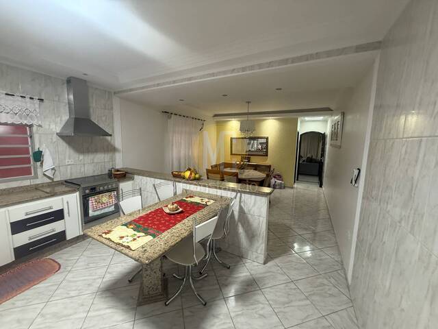 Casa para Venda em São José dos Campos - 4